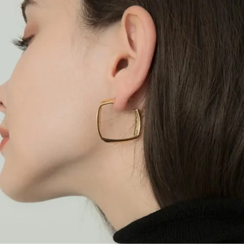 NEW 18K yellow gold plated square classic hoop earrings jewelry B22A - Picture 2 of 8
